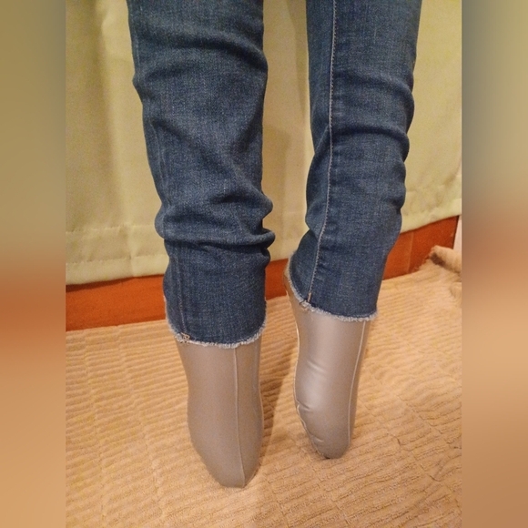 A DL1961 Ryan High-rise Blade Distressed Denim Jeans - Picture 5 of 9